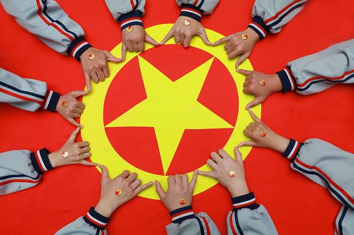 重温入团誓词,定格美丽青春